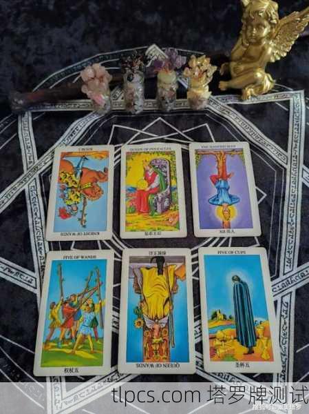 塔罗牌揭秘，暗恋你的人有哪些特征？