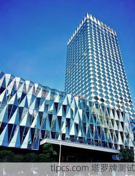 武汉楚河汉街的塔罗牌,城市繁华中的神秘符号