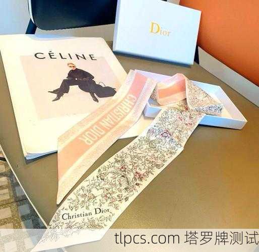 Dior塔罗牌丝巾与星座,神秘符号的时尚解读
