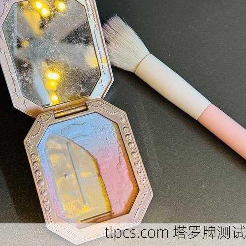 这是一个非常有趣的问题！将塔罗牌作为灵感设计的腮红，其好看与否主要取决于设计理念、色彩搭配和你的个人喜好