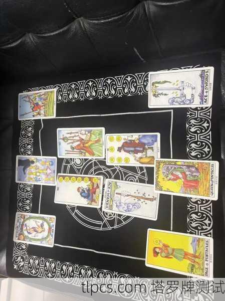 来来来，抽张塔罗牌，测测你最近的财运往哪边偏！