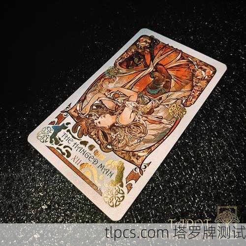 塔罗牌占卜师Mike，在命运之轮前，他为我翻开人生的另一面