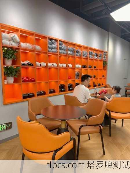 一、线下实体店（氛围好，适合体验和社交）