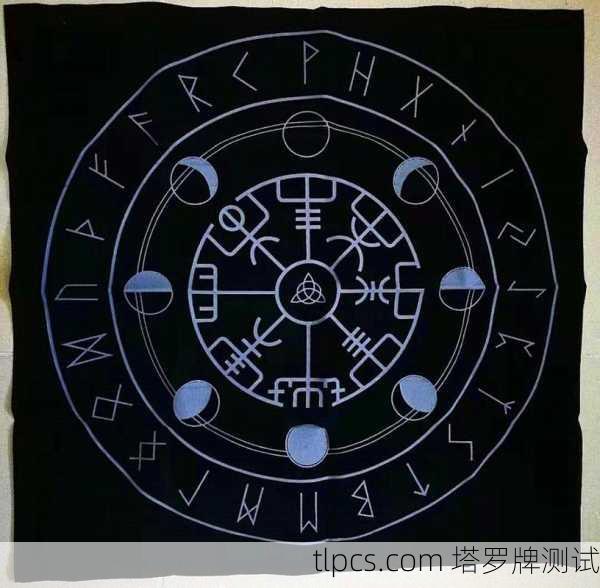 网络塔罗牌占卜，虚拟空间的神秘指引与陷阱